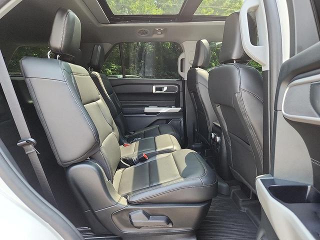 Photo of 2024 Star White Metallic Tri-Coat Ford Explorer