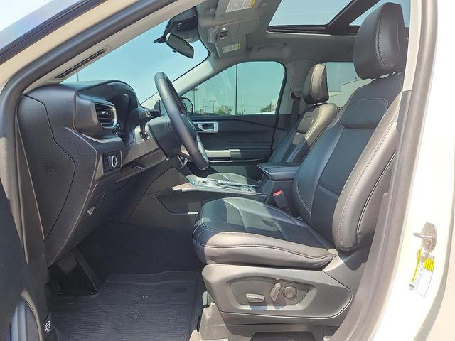Photo of 2024 Star White Metallic Tri-Coat Ford Explorer