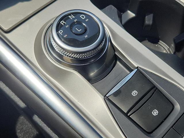 Photo of 2024 Star White Metallic Tri-Coat Ford Explorer