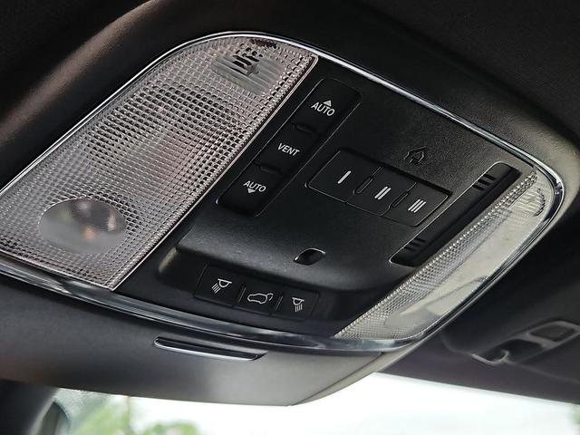 Photo of 2020 White Knuckle Clearcoat Dodge Durango