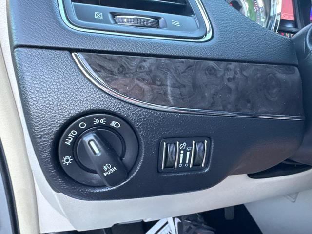 Photo of 2016 Billet Silver Metallic Clearcoat Chrysler Town & Country
