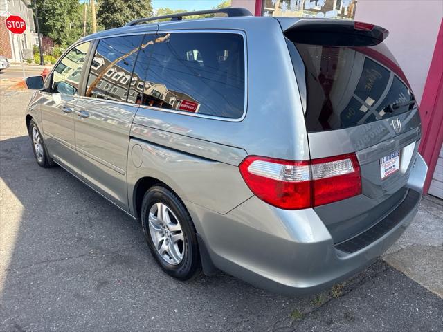 Photo of 2005 Silver Pearl Metallic Honda Odyssey