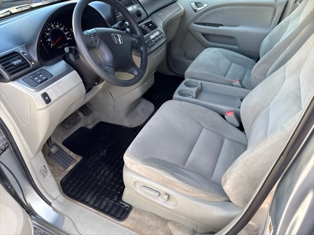 Photo of 2005 Silver Pearl Metallic Honda Odyssey
