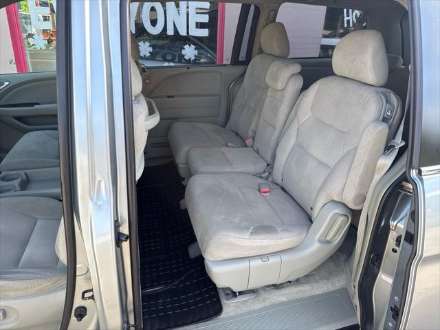 Photo of 2005 Silver Pearl Metallic Honda Odyssey