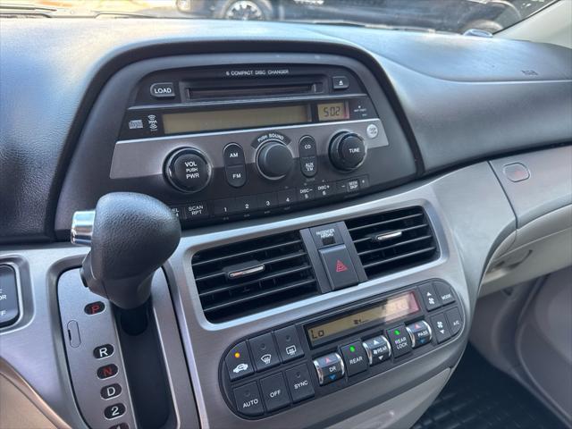 Photo of 2005 Silver Pearl Metallic Honda Odyssey