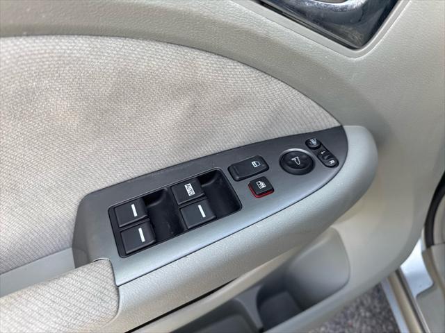 Photo of 2005 Silver Pearl Metallic Honda Odyssey
