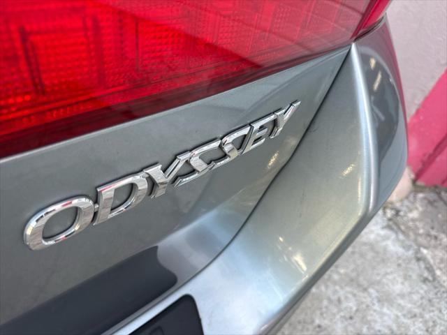 Photo of 2005 Silver Pearl Metallic Honda Odyssey