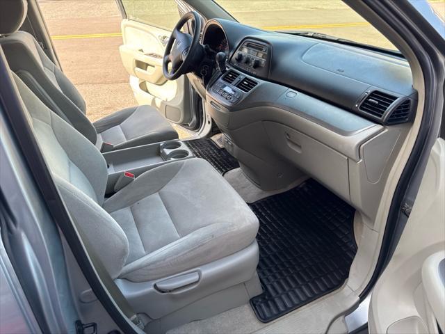 Photo of 2005 Silver Pearl Metallic Honda Odyssey