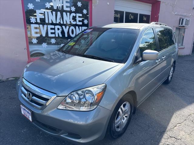 Photo of 2005 Silver Pearl Metallic Honda Odyssey