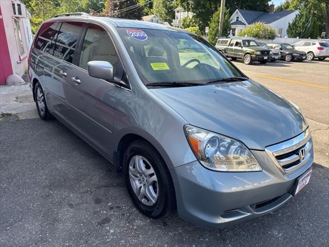 Photo of 2005 Silver Pearl Metallic Honda Odyssey