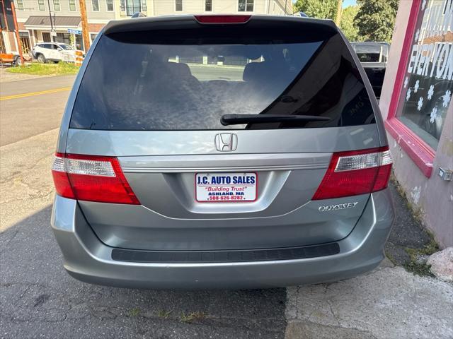 Photo of 2005 Silver Pearl Metallic Honda Odyssey