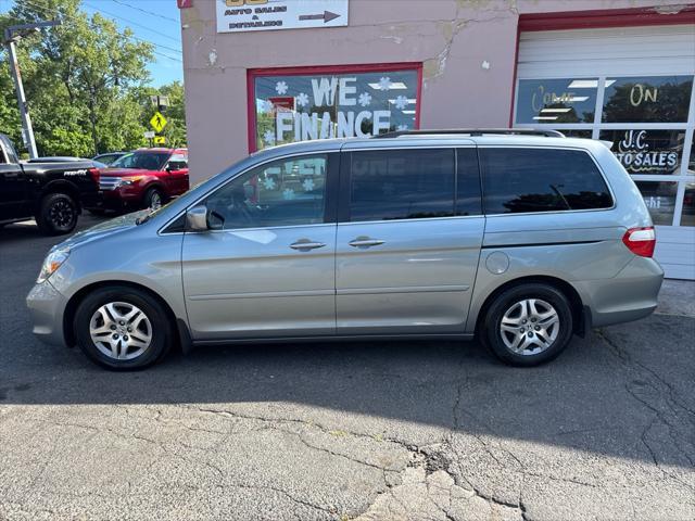 Photo of 2005 Silver Pearl Metallic Honda Odyssey