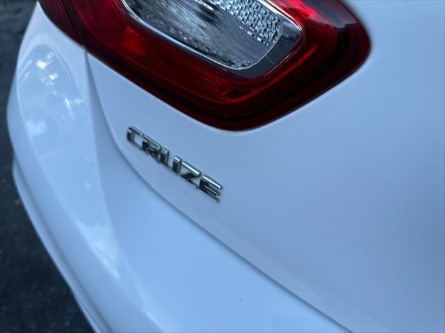 Photo of 2017 Summit White Chevrolet Cruze