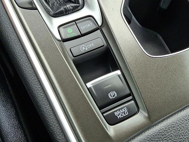 Photo of 2022 Platinum White Pearl Honda Accord