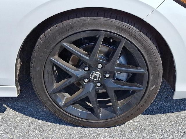 Photo of 2025 Platinum White Pearl Honda Civic