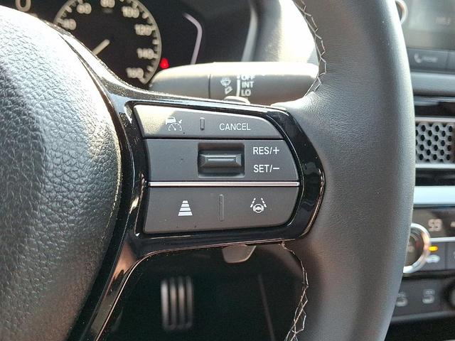 Photo of 2025 Platinum White Pearl Honda Civic