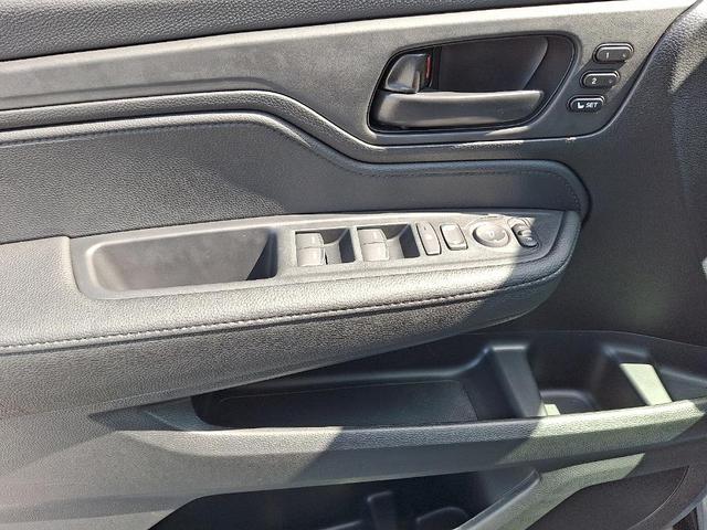 Photo of 2026 Solar Silver Metallic Honda Odyssey