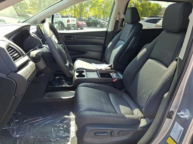 Photo of 2026 Solar Silver Metallic Honda Odyssey