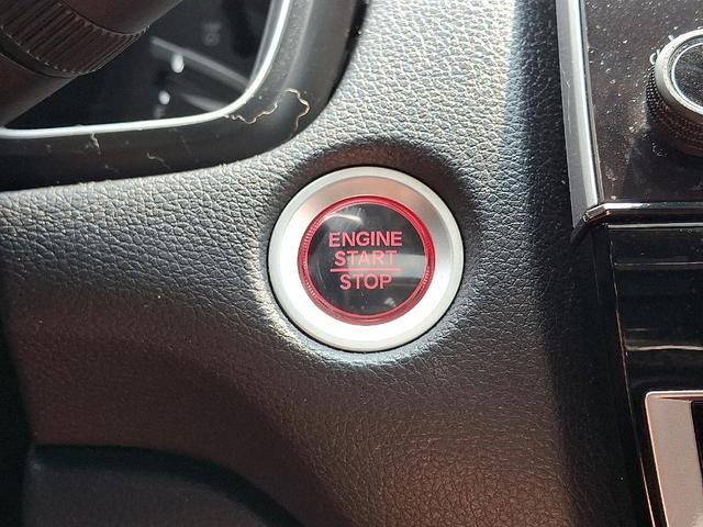 Photo of 2018 White Diamond Pearl Honda CR-V