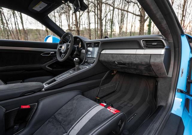 Photo of 2018 Blue Porsche 911