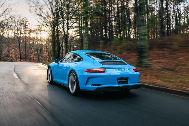 Photo of 2018 Blue Porsche 911