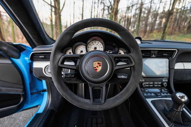Photo of 2018 Blue Porsche 911