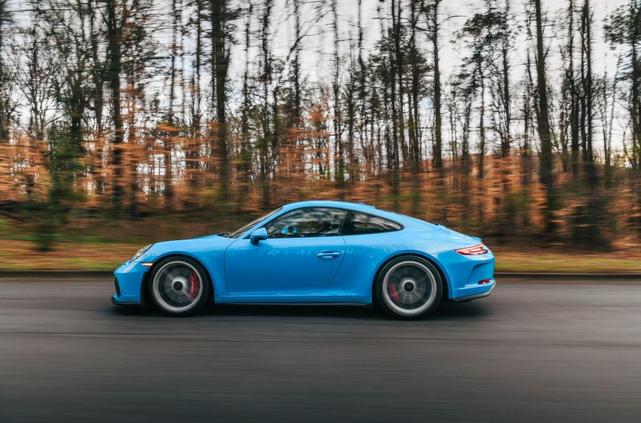 Photo of 2018 Blue Porsche 911