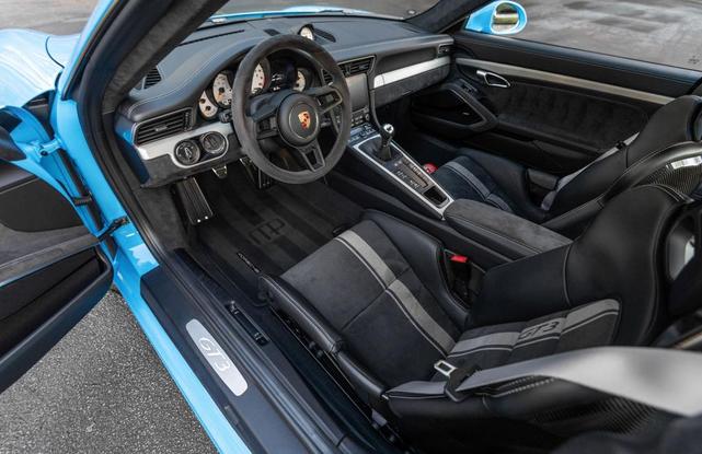 Photo of 2018 Blue Porsche 911