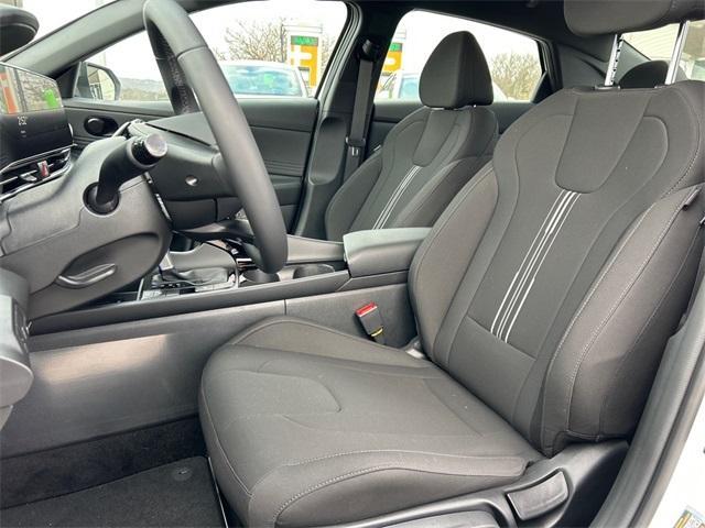 Photo of 2025 White Hyundai ELANTRA HEV