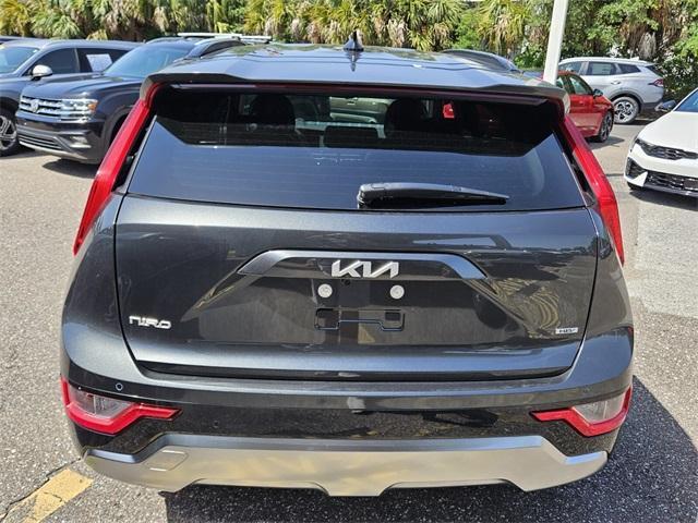 Photo of 2025 Gray Kia Niro