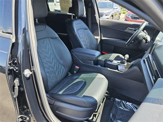 Photo of 2023 Ebony Black Kia Sportage