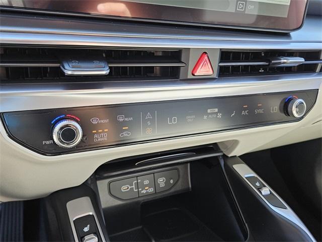 Photo of 2025 Steel Gray Kia Sorento Hybrid