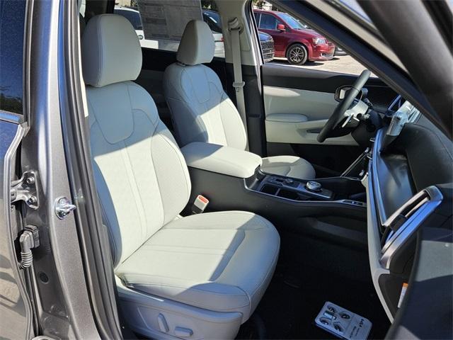 Photo of 2025 Steel Gray Kia Sorento Hybrid