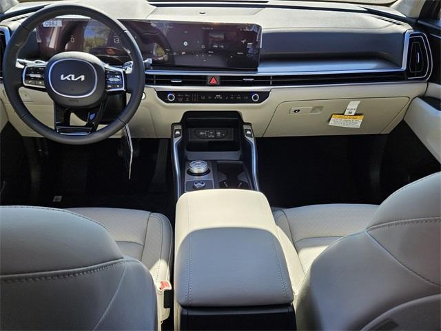 Photo of 2025 Steel Gray Kia Sorento Hybrid