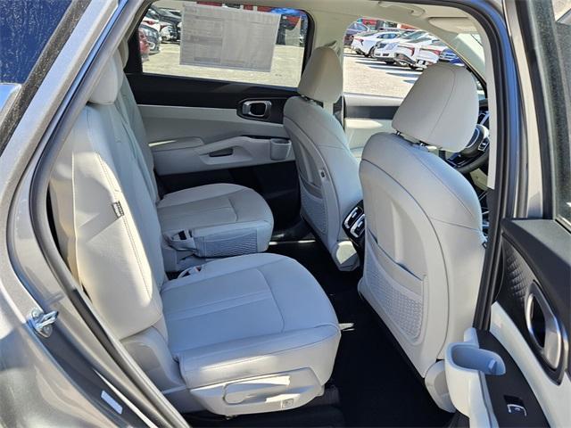 Photo of 2025 Steel Gray Kia Sorento Hybrid