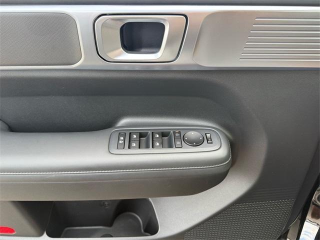 Photo of 2024 Phantom Black Hyundai SANTA FE