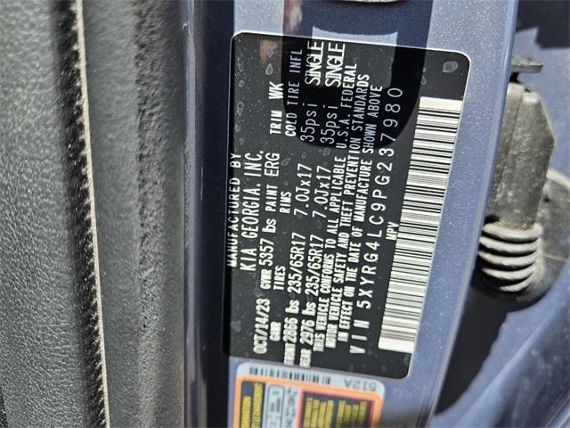 Photo of 2023 Everlasting Silver Kia Sorento
