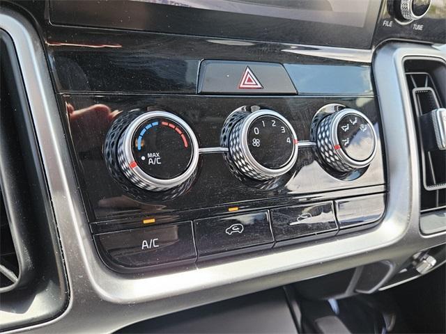 Photo of 2023 Everlasting Silver Kia Sorento