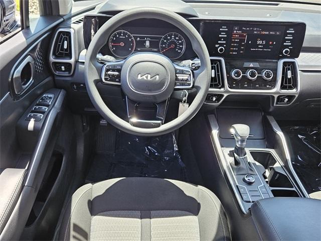 Photo of 2023 Everlasting Silver Kia Sorento