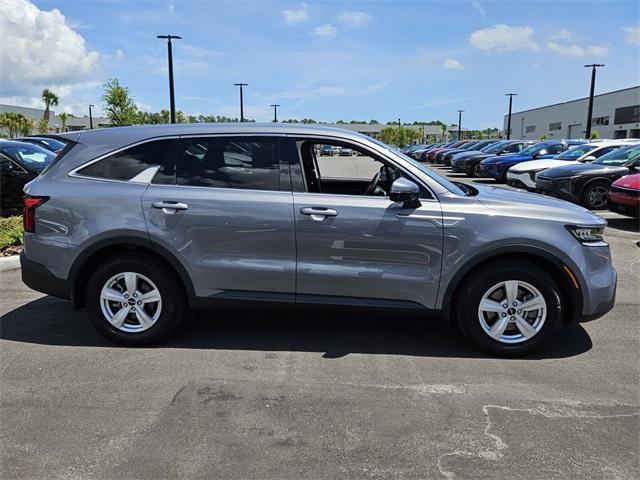 Photo of 2023 Everlasting Silver Kia Sorento