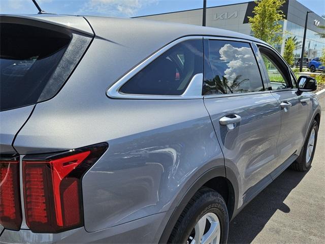 Photo of 2023 Everlasting Silver Kia Sorento