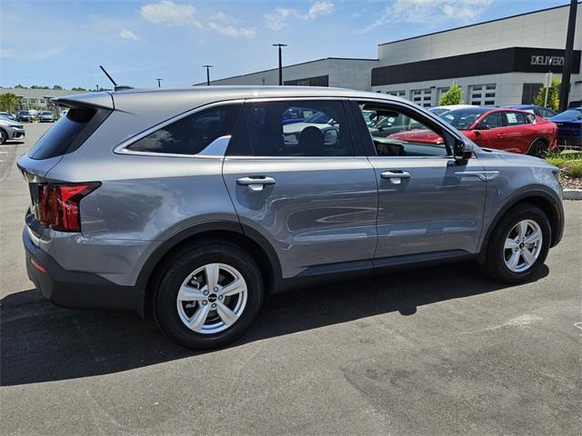 Photo of 2023 Everlasting Silver Kia Sorento