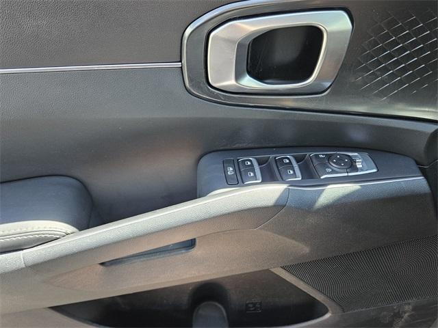 Photo of 2023 Everlasting Silver Kia Sorento