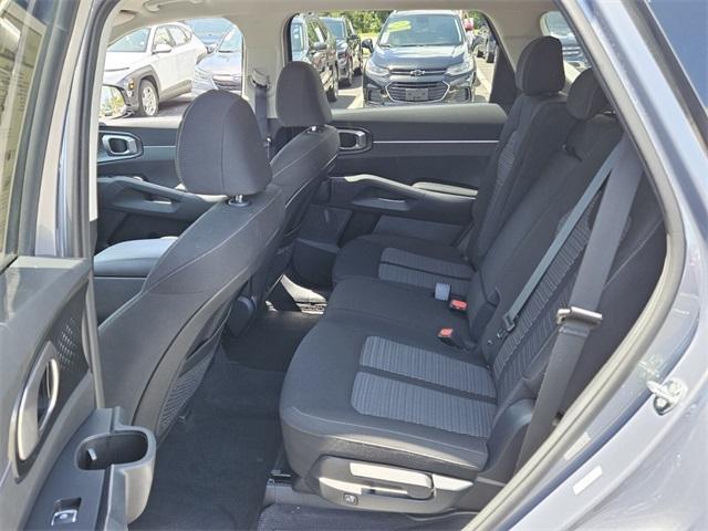 Photo of 2023 Everlasting Silver Kia Sorento