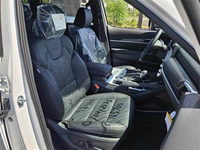 Photo of 2025 Glacial White Pearl Kia Telluride