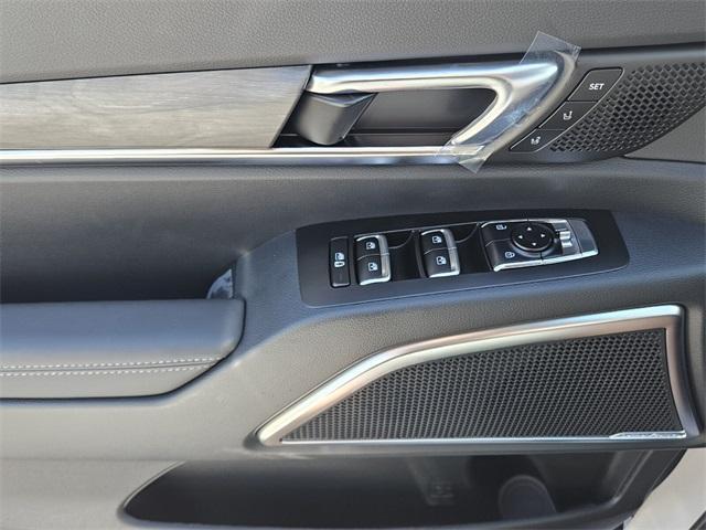 Photo of 2025 Glacial White Pearl Kia Telluride