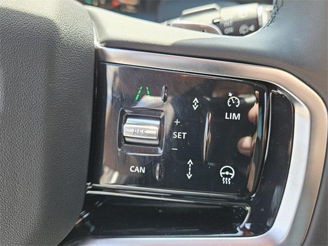 Photo of 2024 Fuji White Land Rover Discovery Sport
