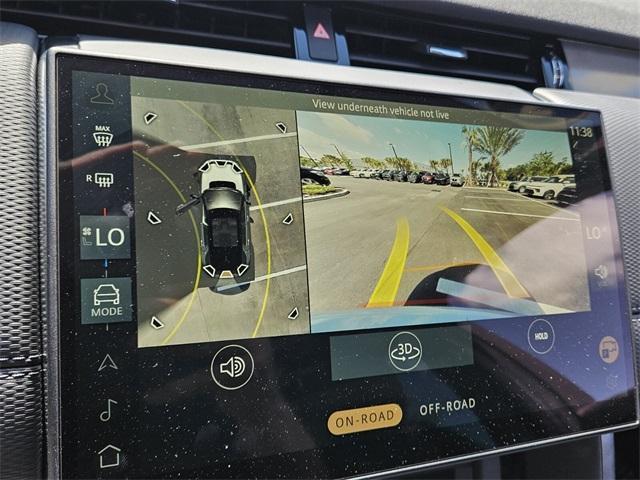 Photo of 2024 Fuji White Land Rover Discovery Sport