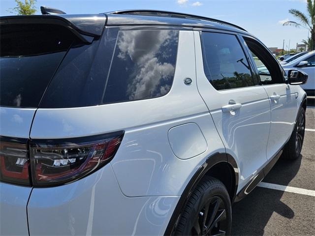 Photo of 2024 Fuji White Land Rover Discovery Sport