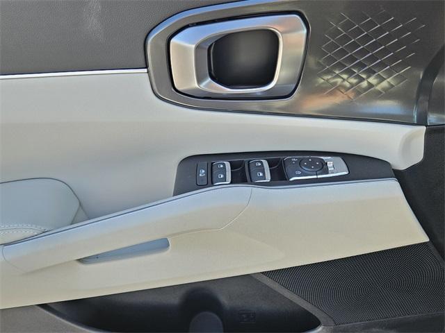 Photo of 2025 Glacial White Pearl Kia Sorento